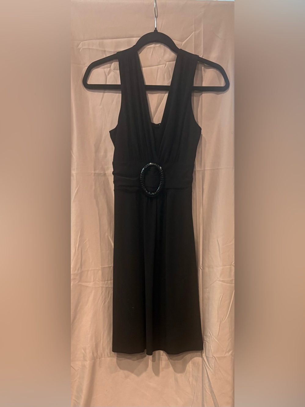 Black Strapless Evening Dress with Decorative Oval Buckle
